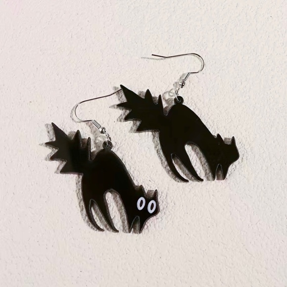 ✨3/$25✨ Black Scaredy Cat Earrings - Picture 2 of 3